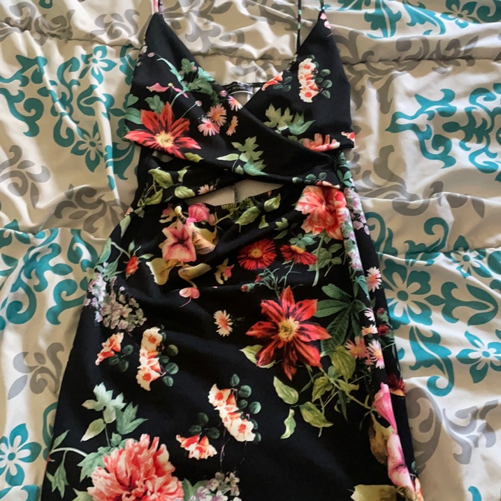Blue blush brand mini dress. Black with flowers Size large